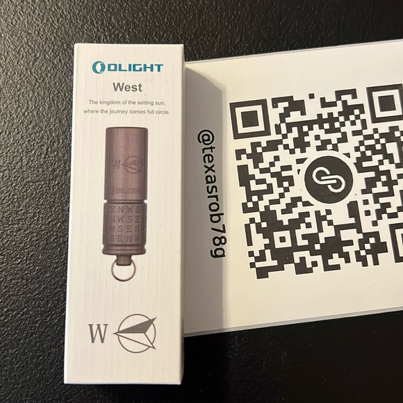 Olight i1R2 Pro Flashlight - Picture 1 of 4